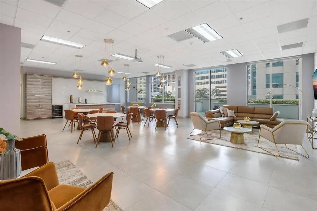 37th Floor Amazing Spacious Unit With Parking Apartment Miami