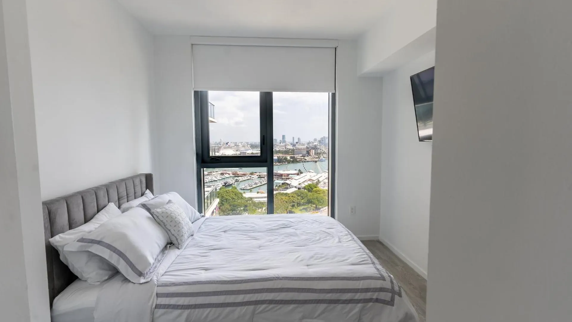 Vibrant Downtown Gem - 2br, Near Port Of & Entertainment * Miami