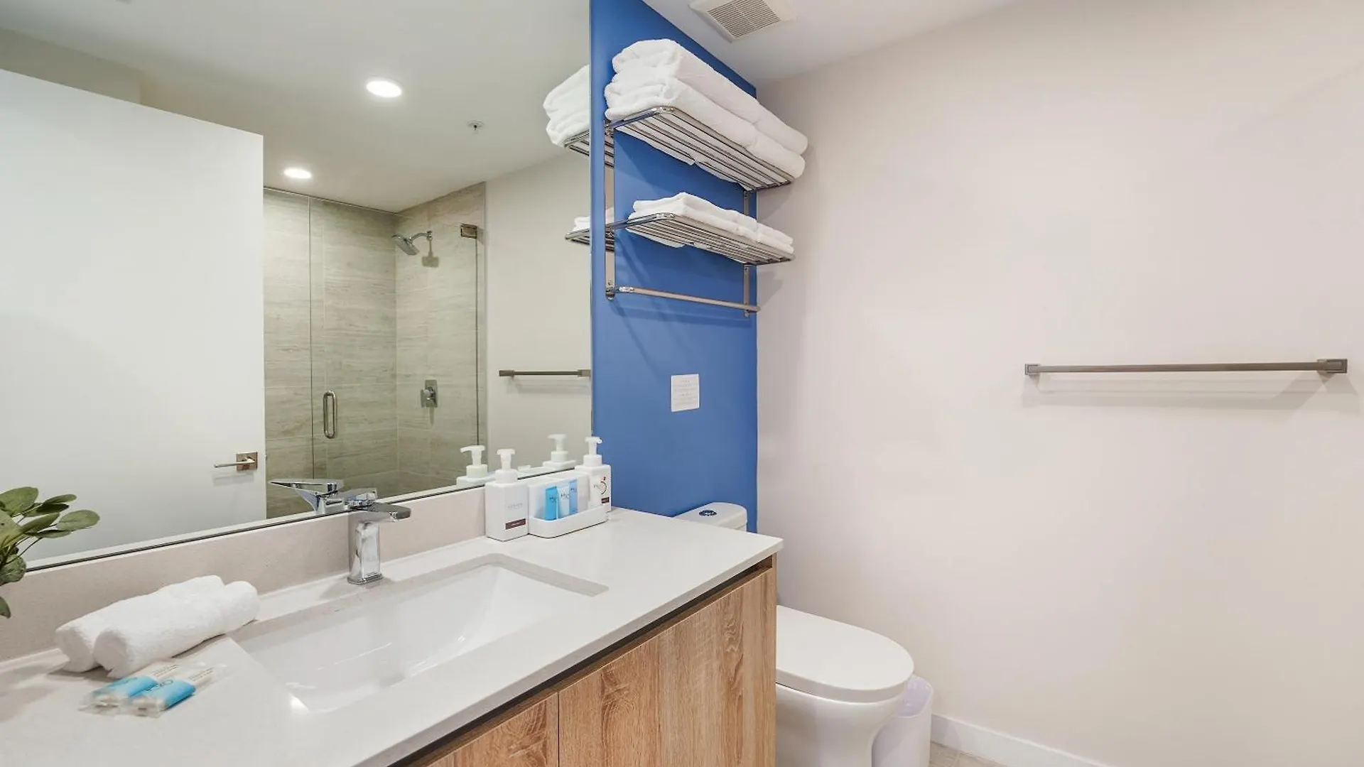 Apartment Quadro Residences By Ionica