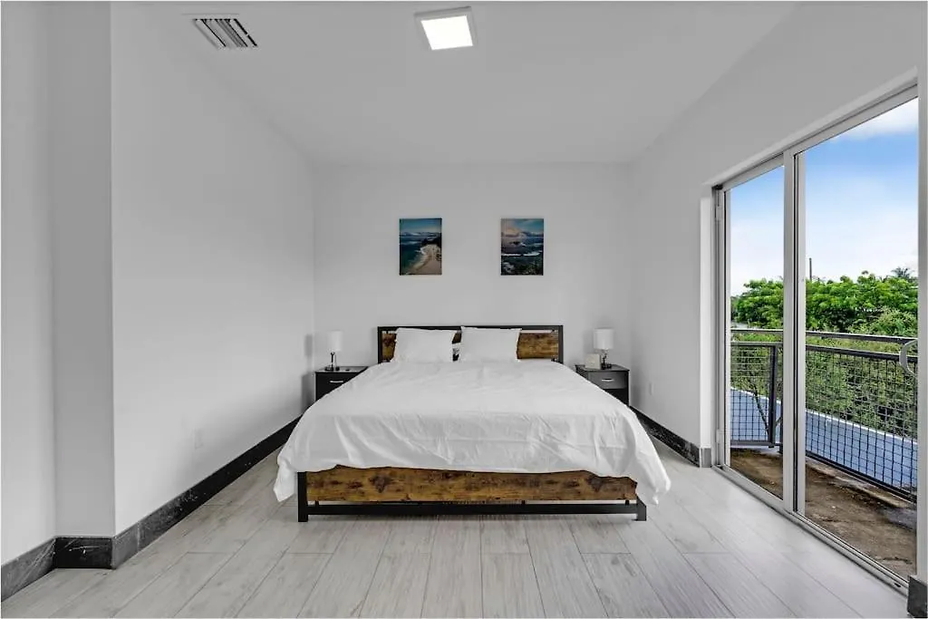 Biscayne Park 15428 Apartman *