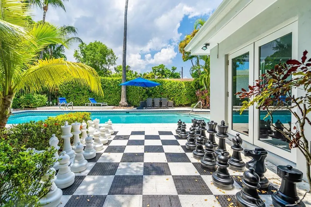6 Bedrooms Oasis Treat With Oversized Pool, 9 Minutes To The Villa Miami