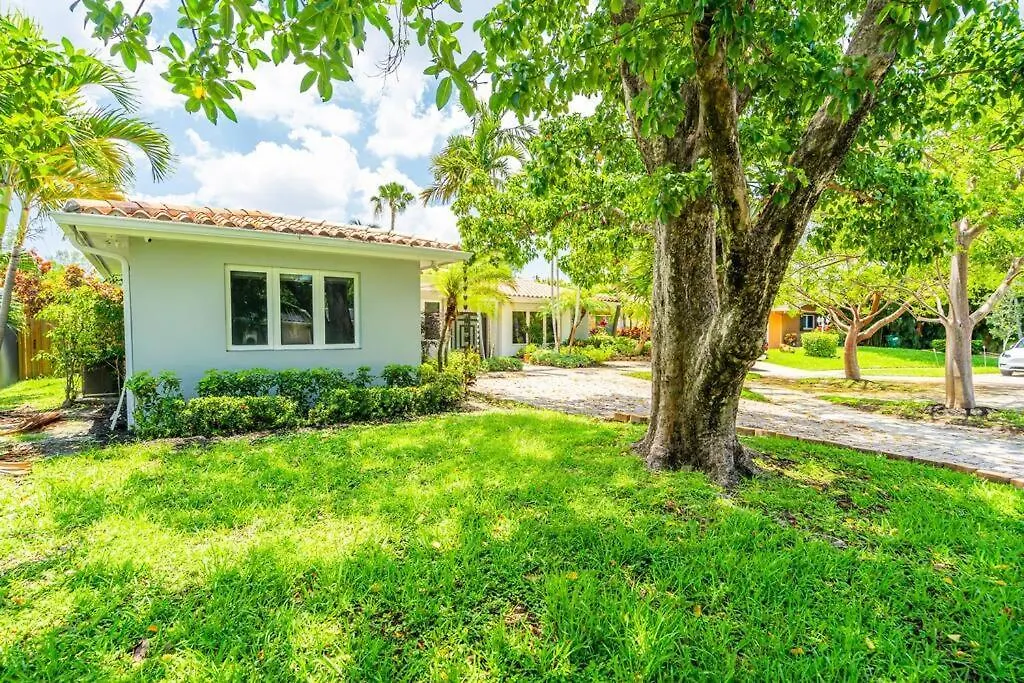 6 Bedrooms Oasis Treat With Oversized Pool, 9 Minutes To The * Miami