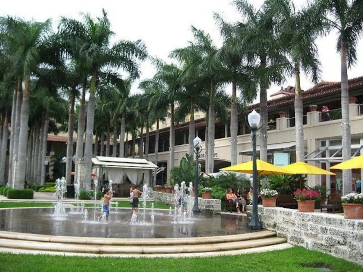 Coral Gables Area Hidden Gem With Private Garden * 迈阿密