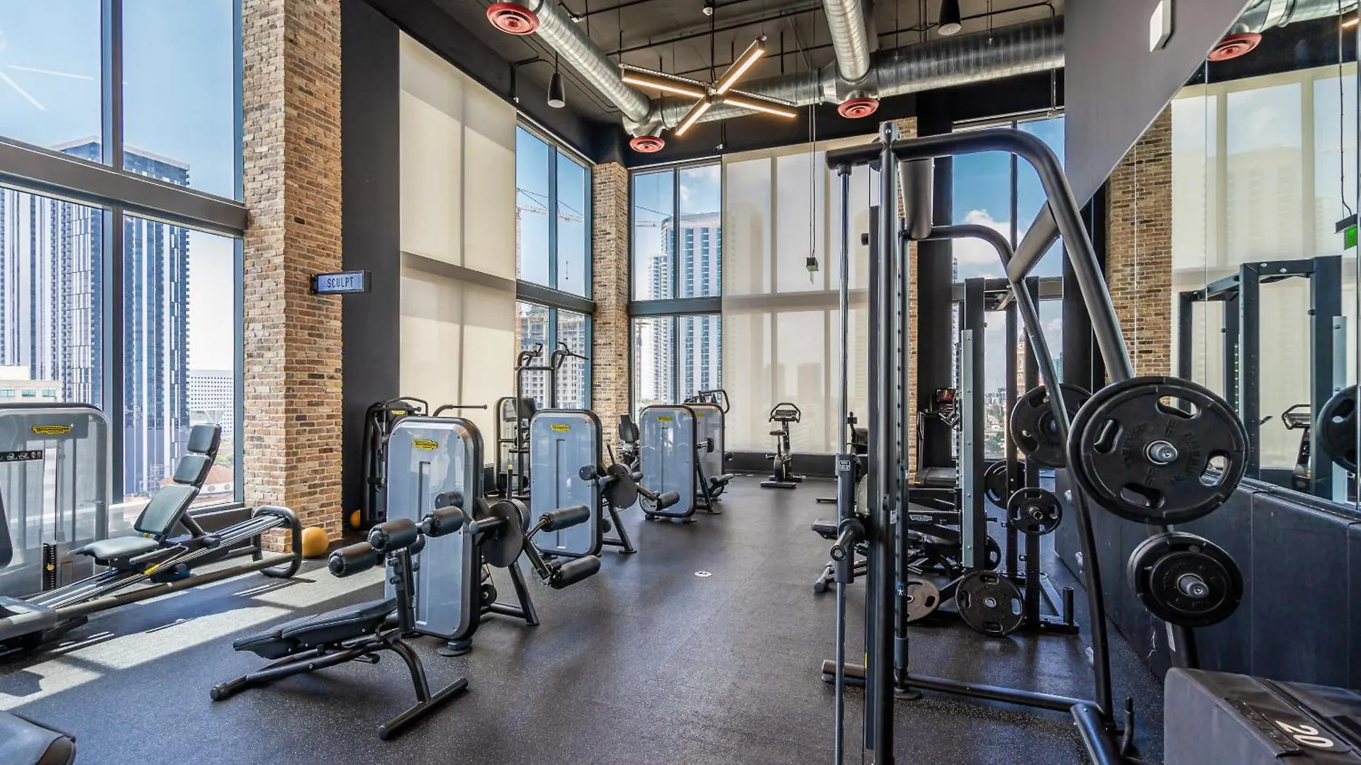 Incredible Unit In The Heart Of Downtown Daire *