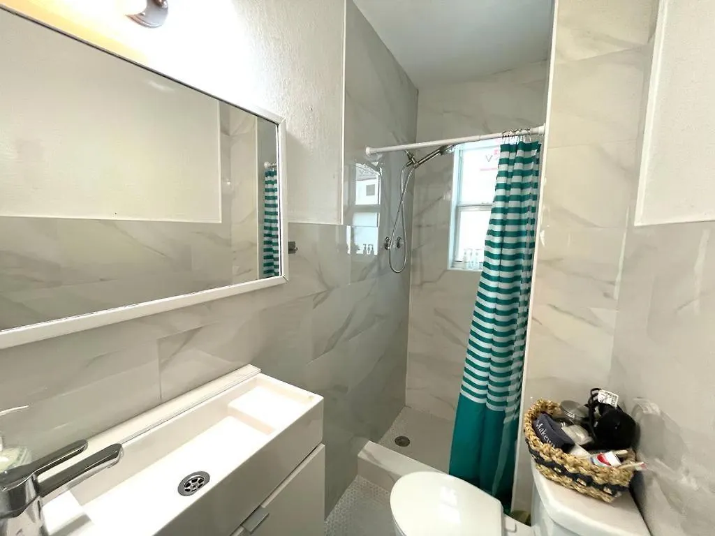 Cozy Near Coconut Grove - 7c Διαμέρισμα *