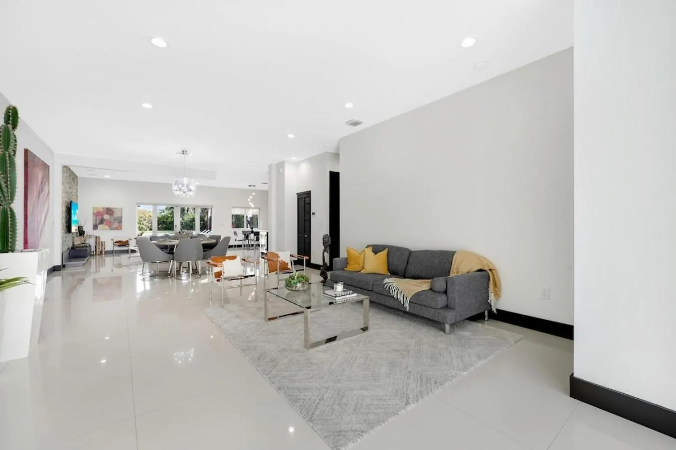 Luxury W Pool By Pmi