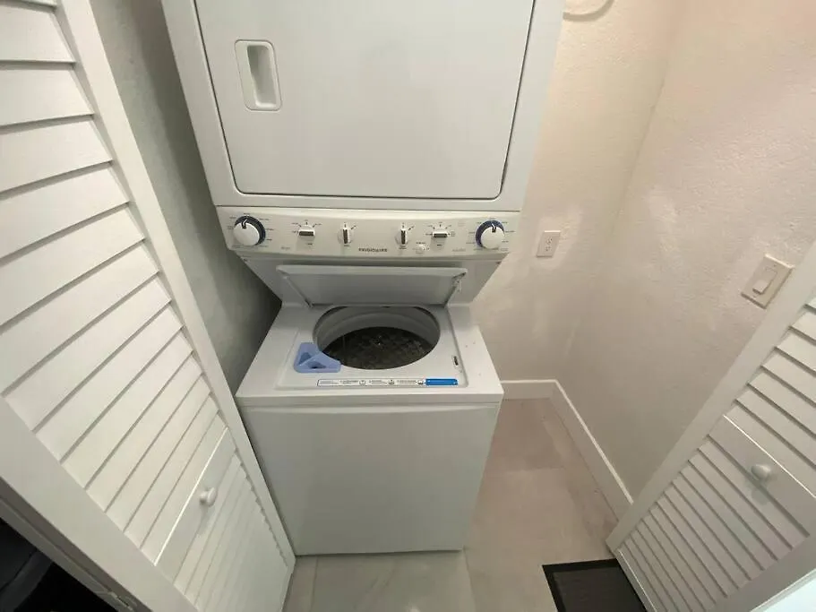 Comfortable House Near Downtown & Airport بيت للعطل ميامي