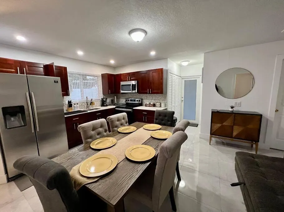 بيت للعطل Comfortable House Near Downtown & Airport ميامي