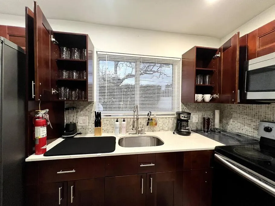 Comfortable House Near Downtown & Airport ميامي