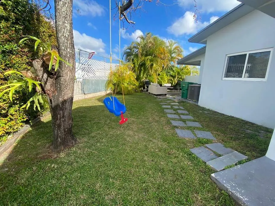 Comfortable House Near Downtown & Airport بيت للعطل