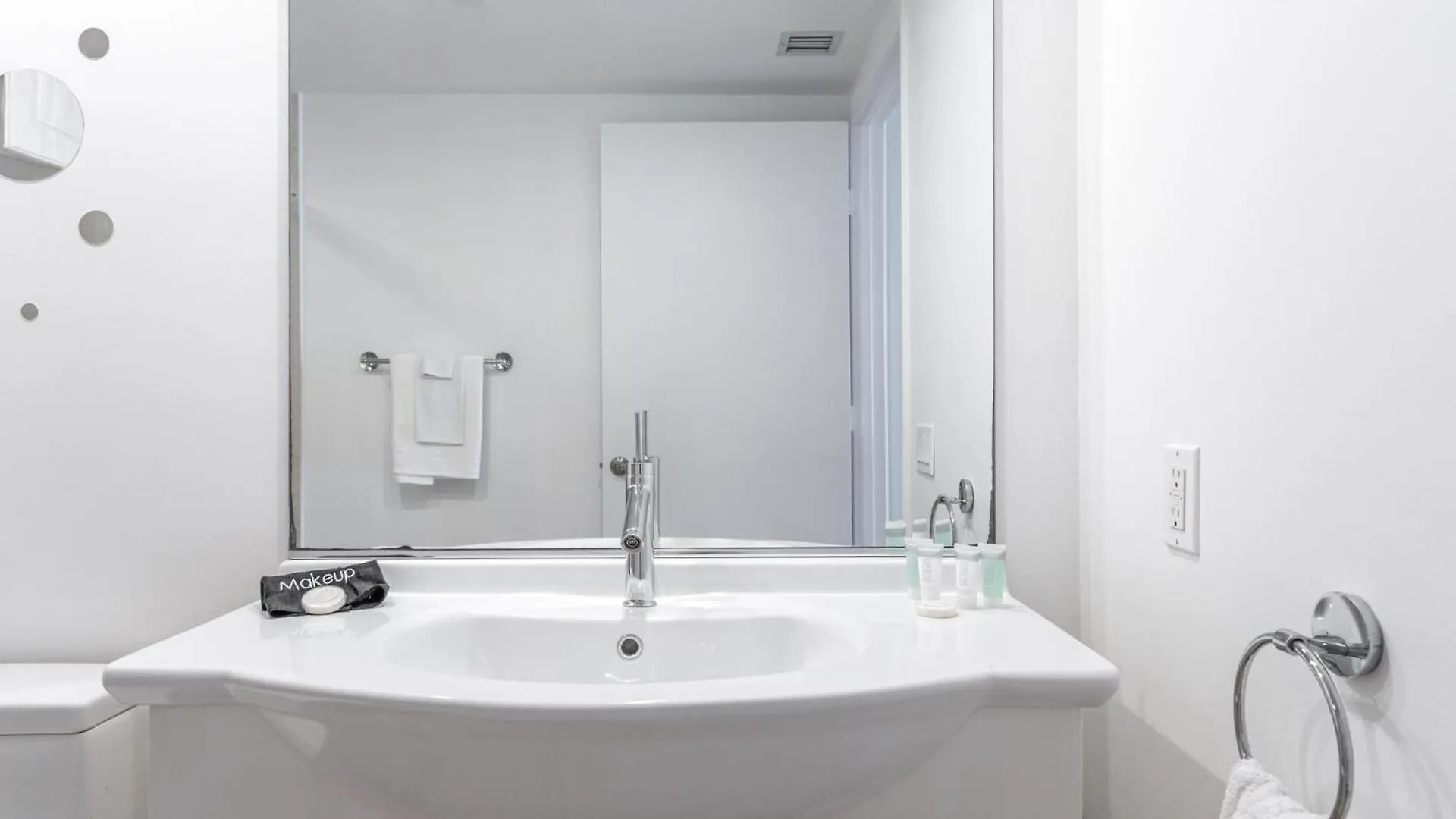 Icon Brickell Miami- 2 Bedroom With And Water Views!