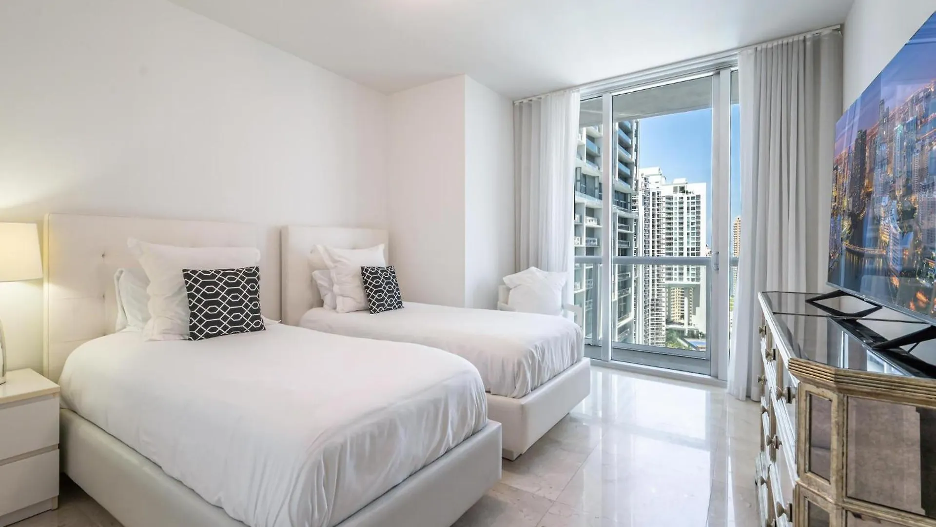 Icon Brickell Miami- 2 Bedroom With And Water Views!