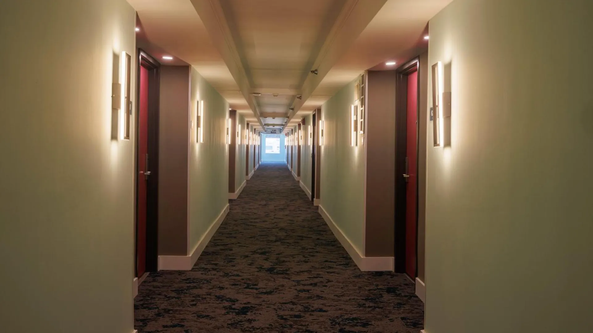 Airport Hotel 3*