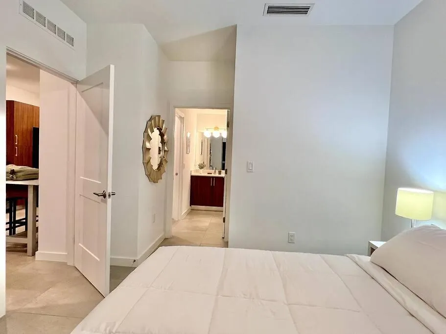 Downtown King Bed, Luxe Condo, Free Parking Apartman Miami