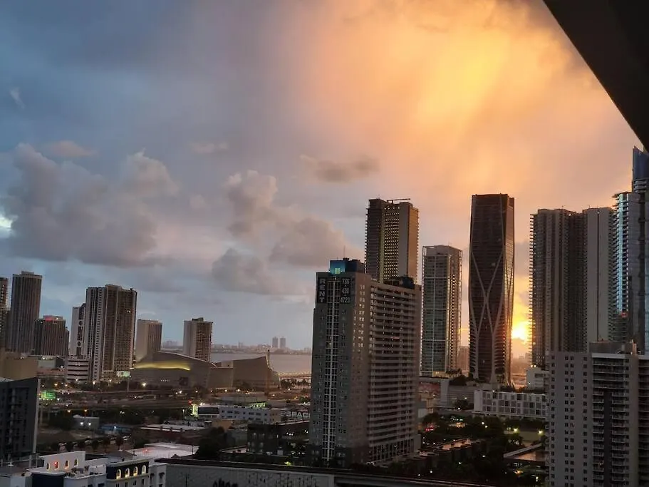 Apartman Downtown King Bed, Luxe Condo, Free Parking Miami