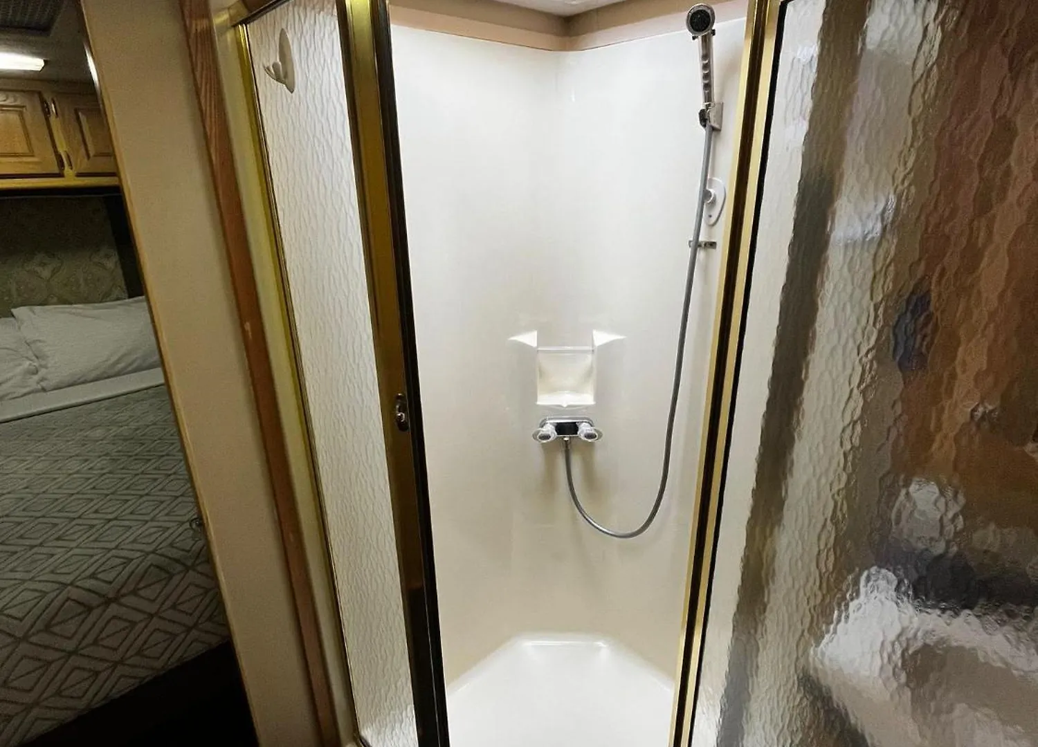Remodeled And Comfortable Rv - Free Parking *