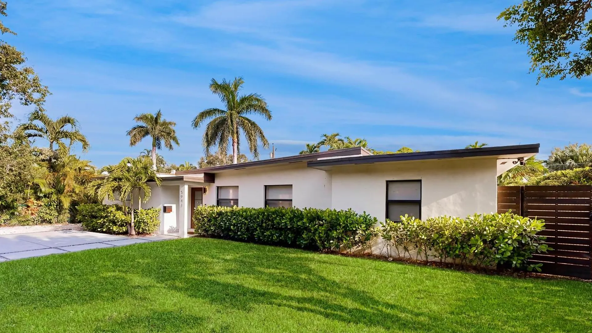 Mid-century Modern Oasis マイアミ