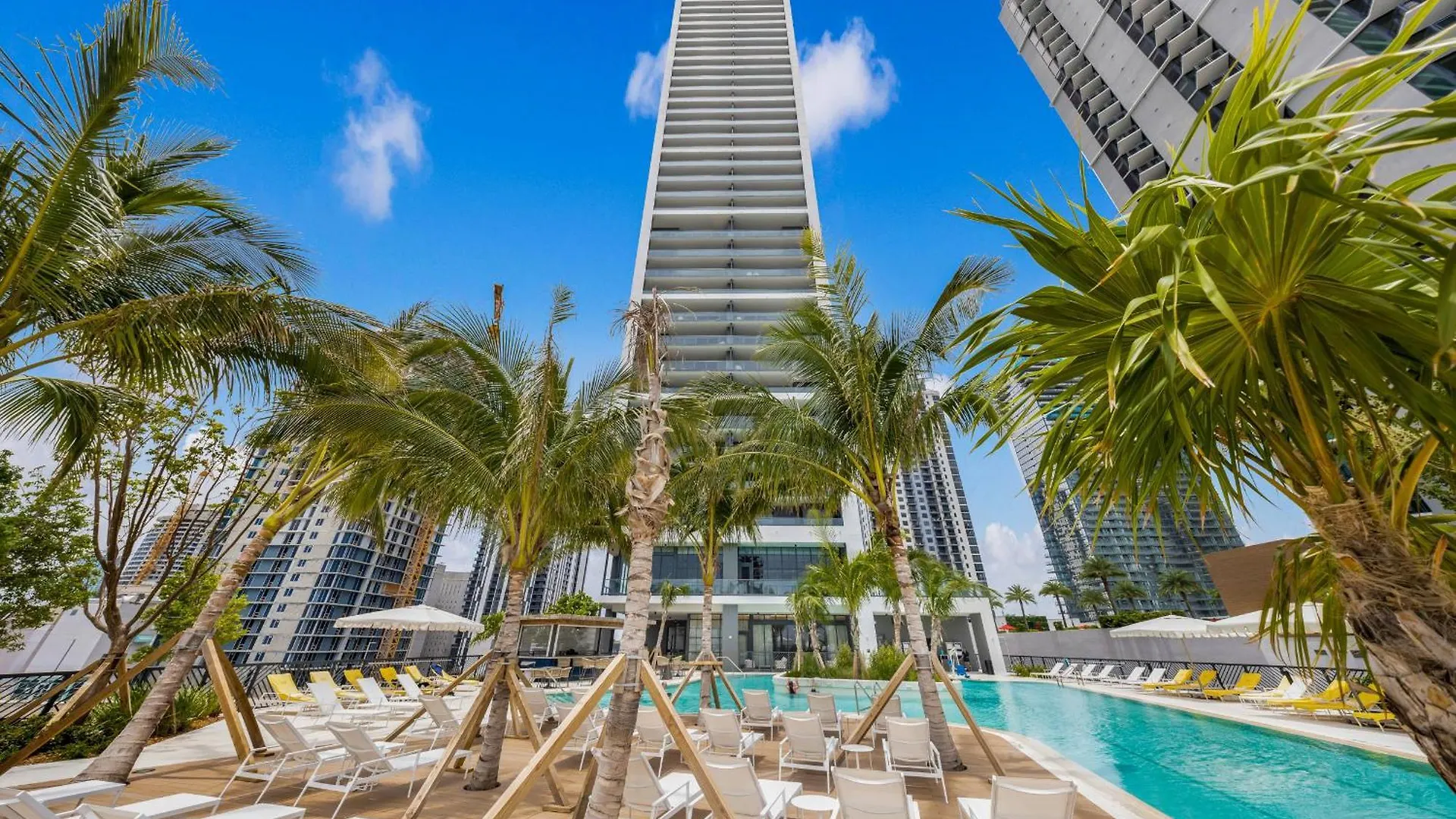 Chic Downtown 1br With Stunning Skyline Views Inn
