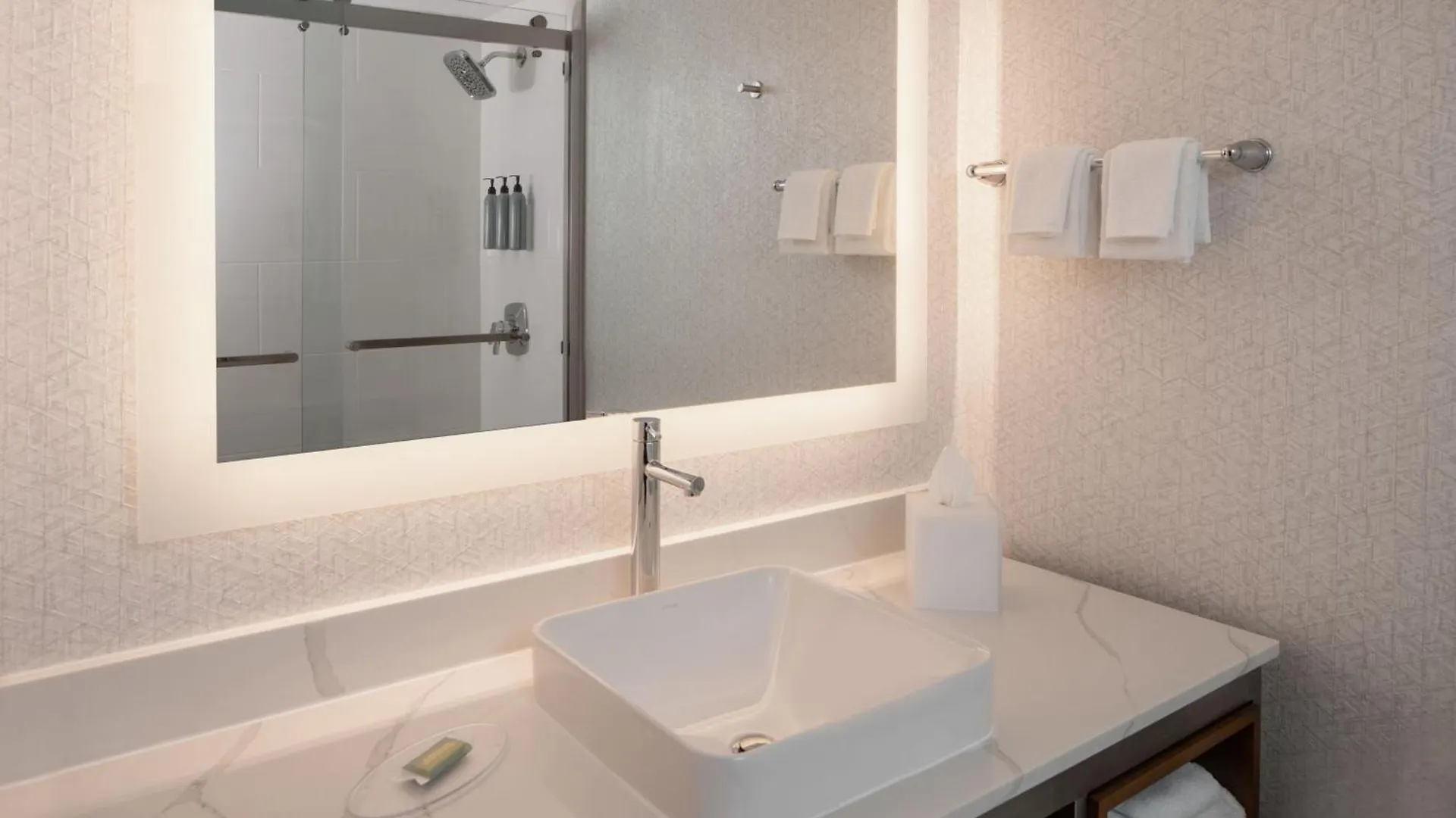 Courtyard Coral Gables 3*