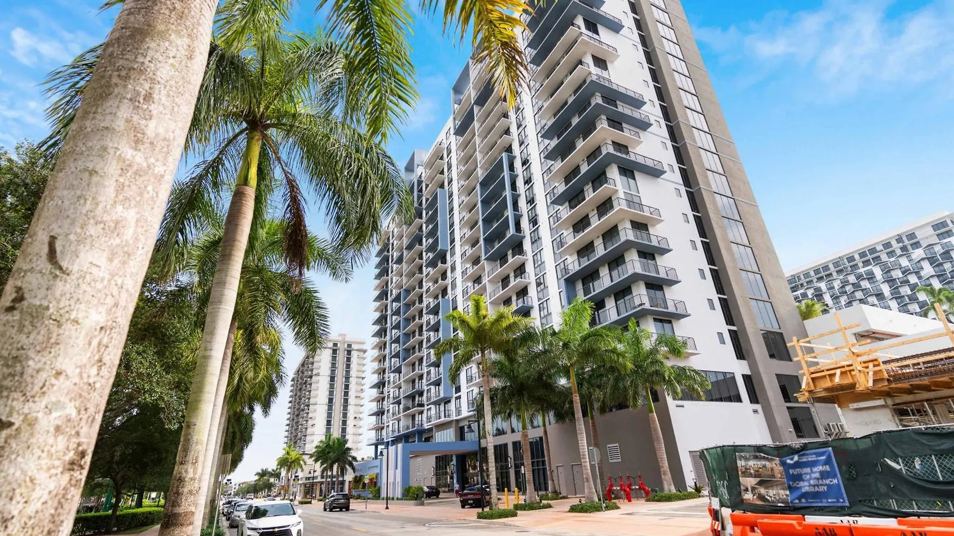 La Central- Cityplace Doral And Across From A Park * Miami