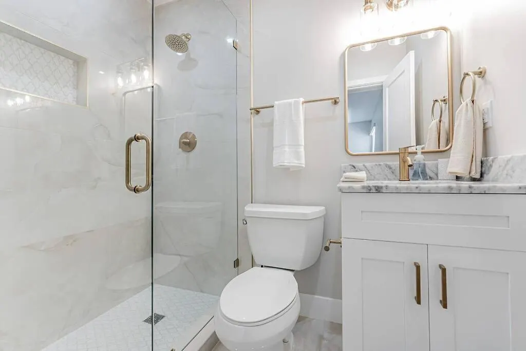Modern Oasis Retreat - Close To Airport 度假居