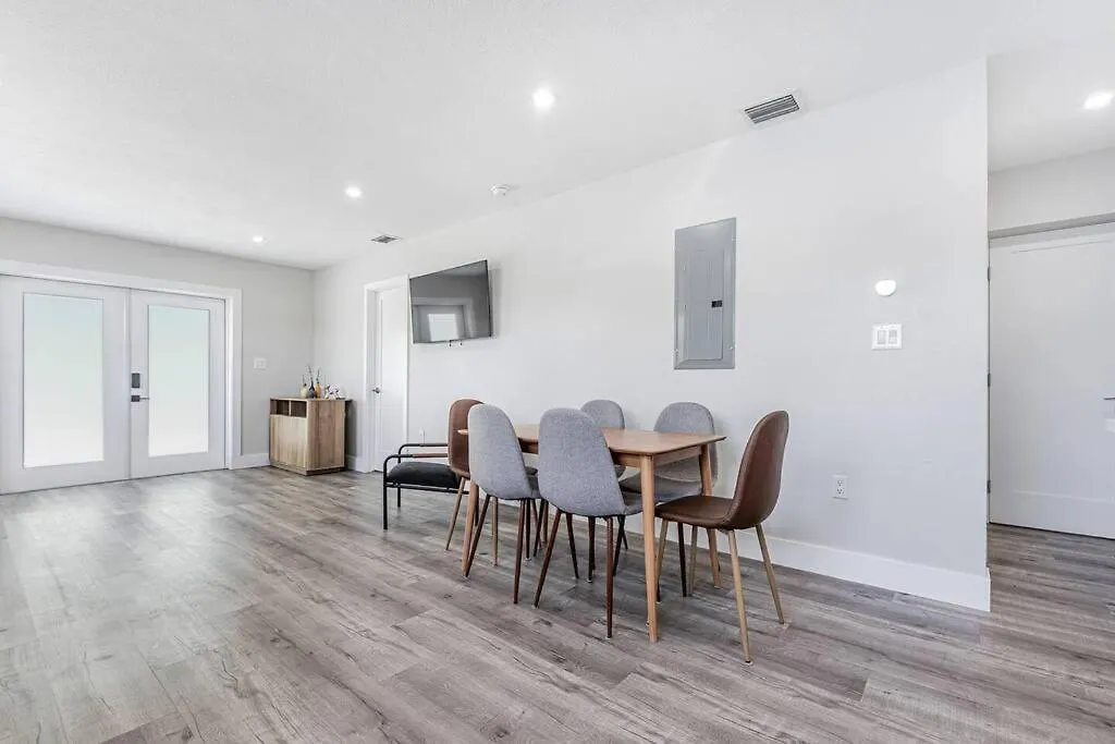 度假居 Modern Oasis Retreat - Close To Airport