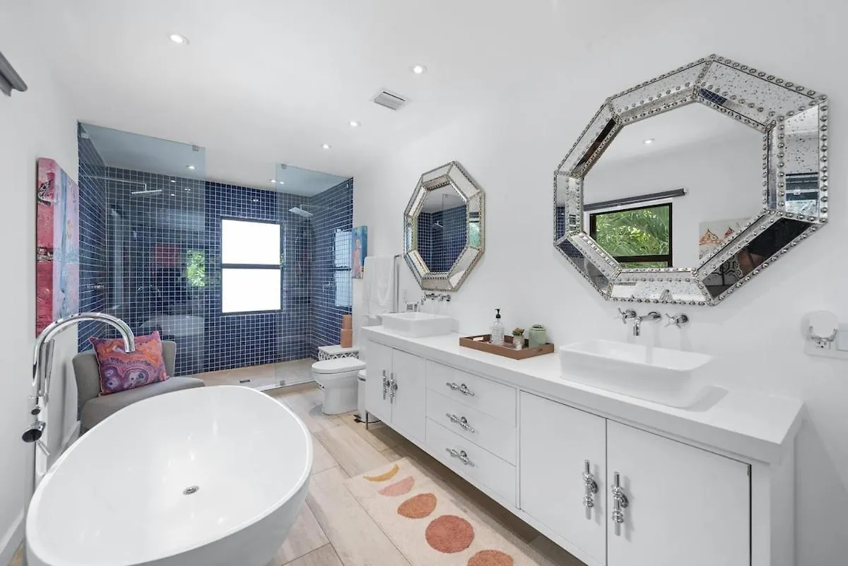 The Waterhouse- Amazing With Infinity Pool Holiday home