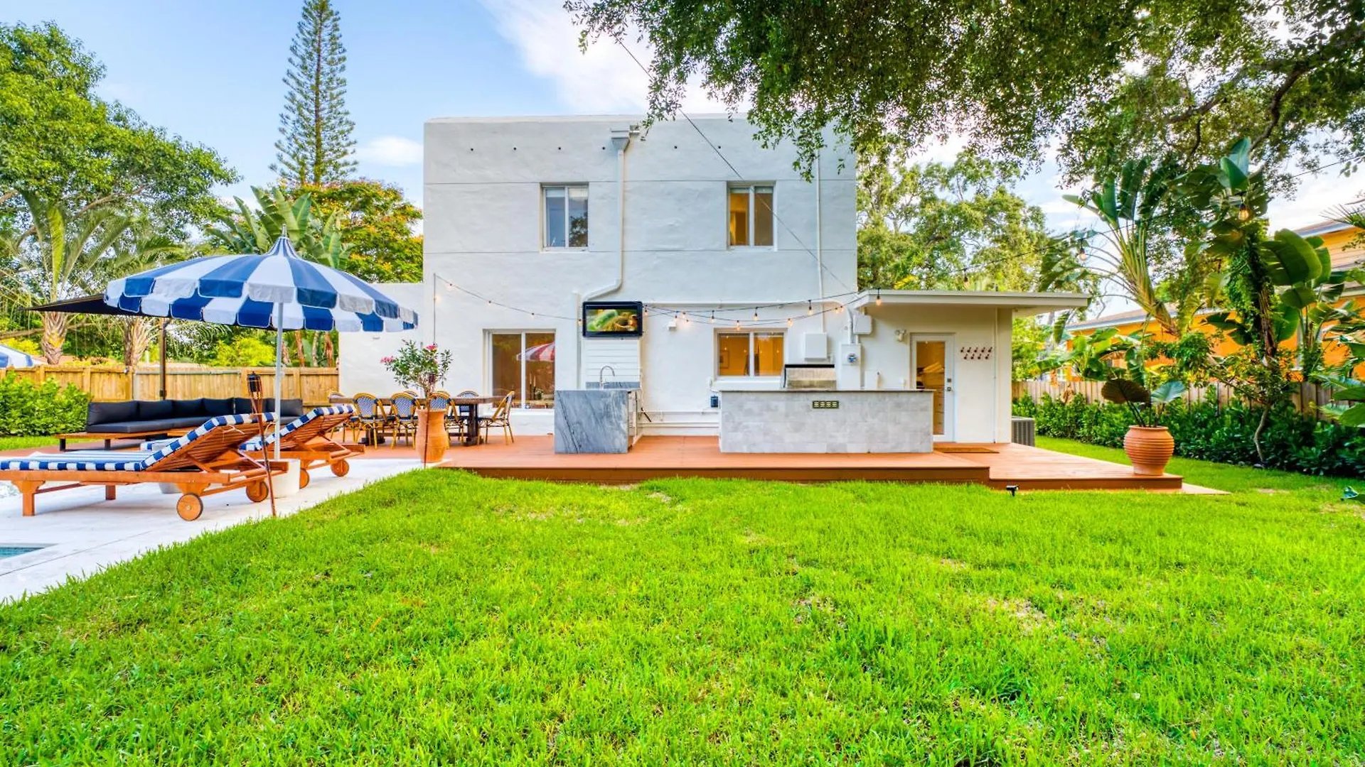 Stunning Historic With Jacuzzi Heated Pool And Style Backyard Miami
