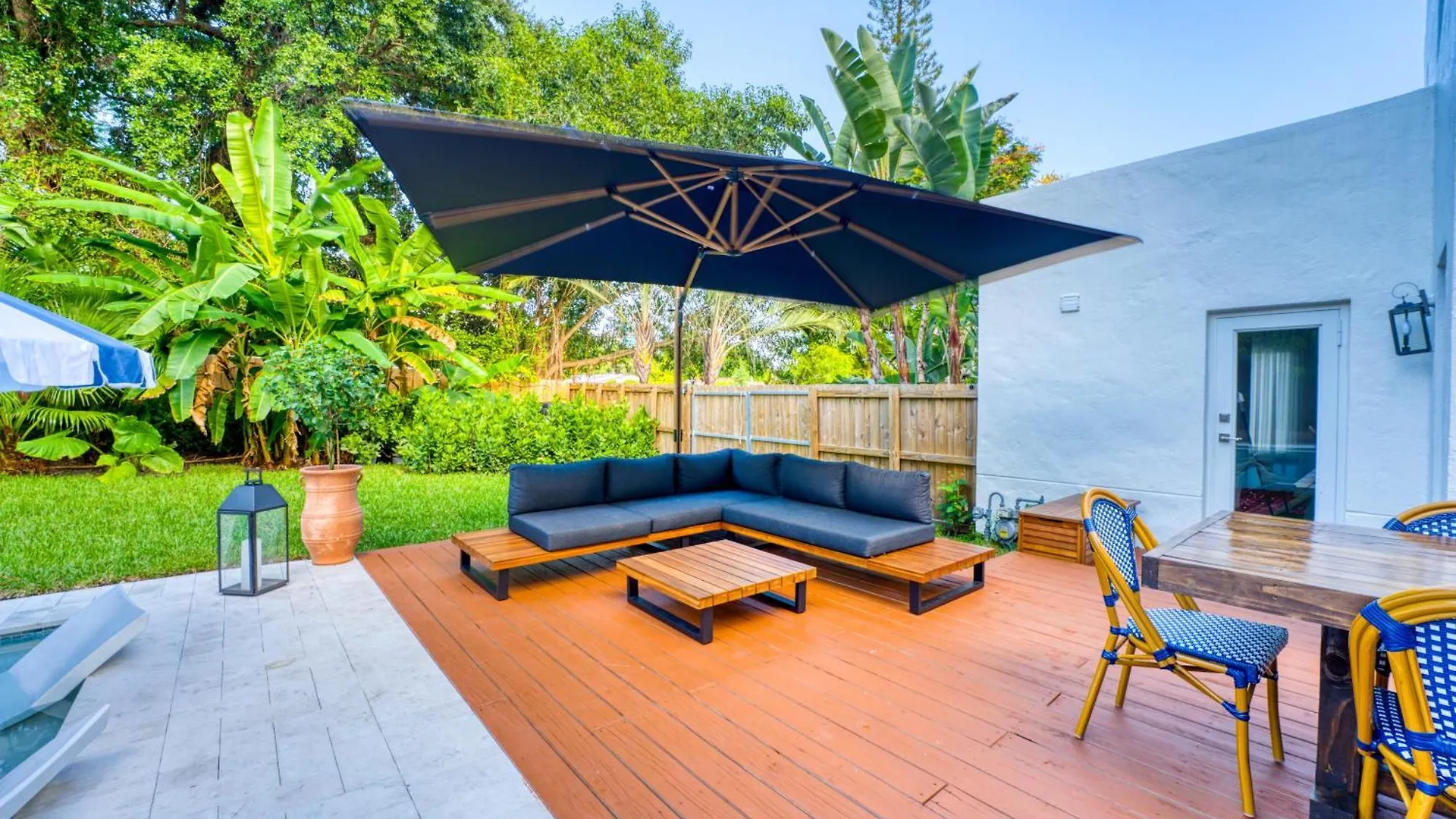 Stunning Historic With Jacuzzi Heated Pool And Style Backyard Villa *