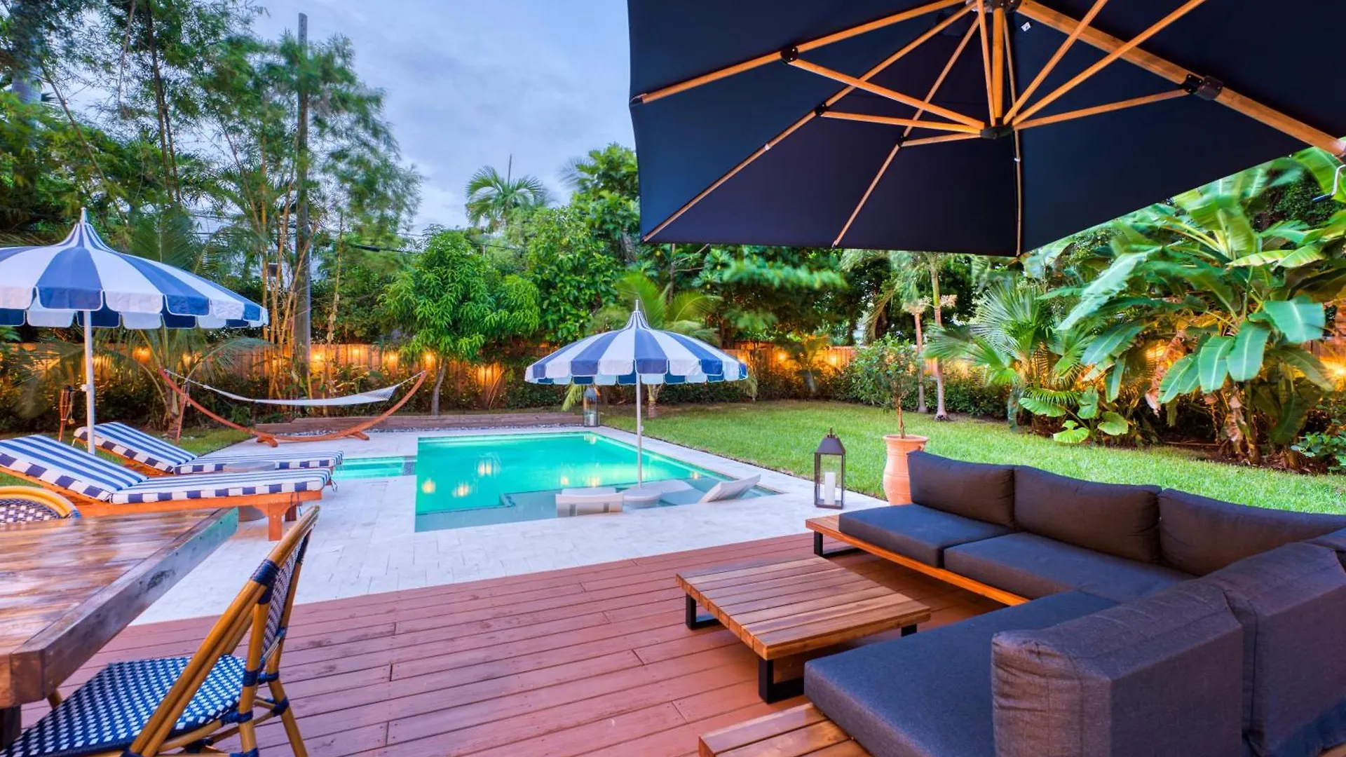 Stunning Historic With Jacuzzi Heated Pool And Style Backyard Villa *