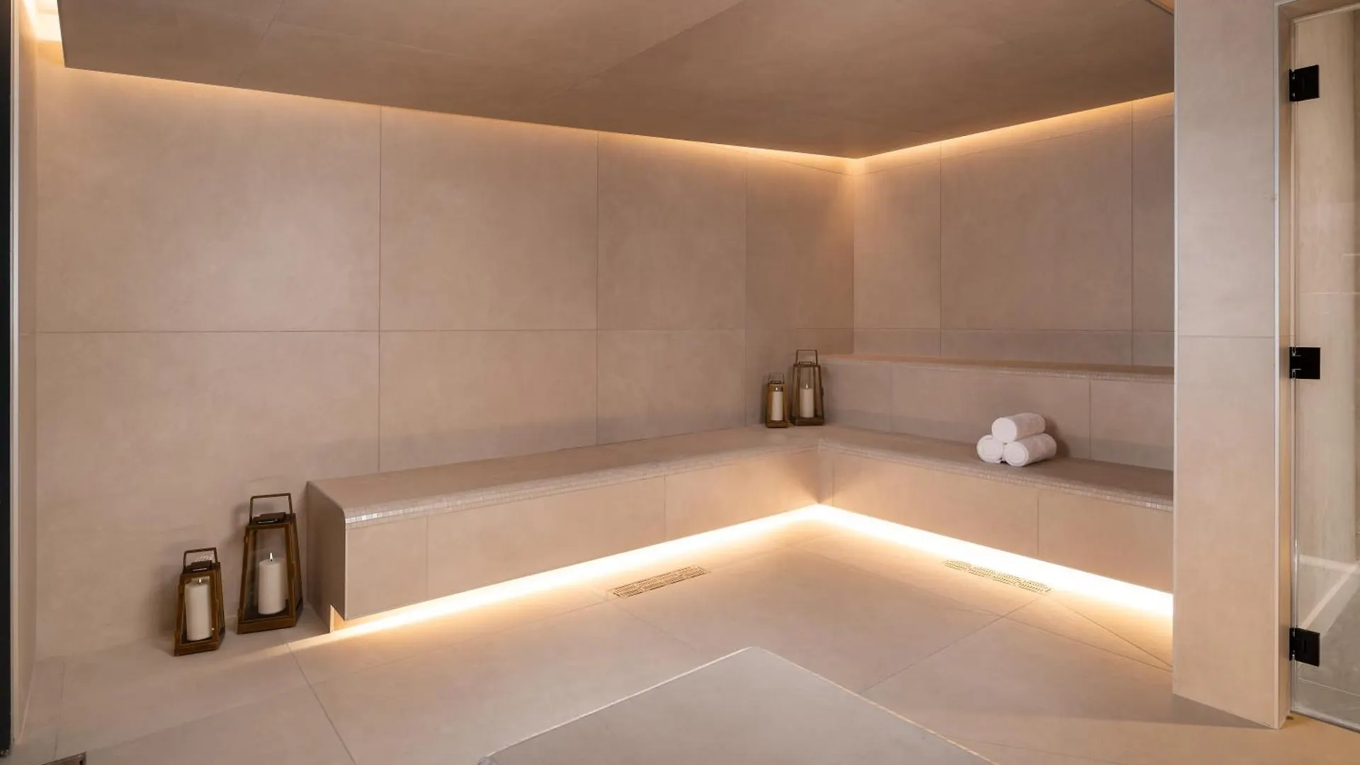 Gale & Residences Hotel 5*