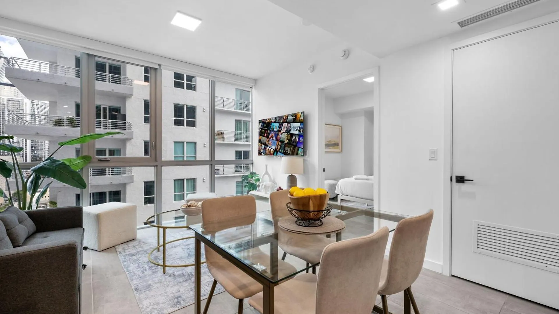 Luxury Living In The Heart Of Downtown * Miami