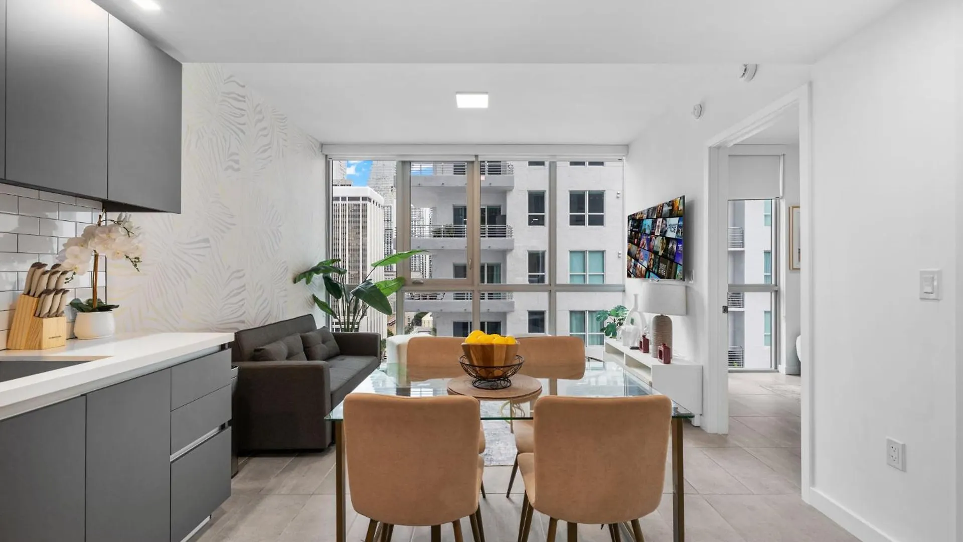Luxury Living In The Heart Of Downtown *