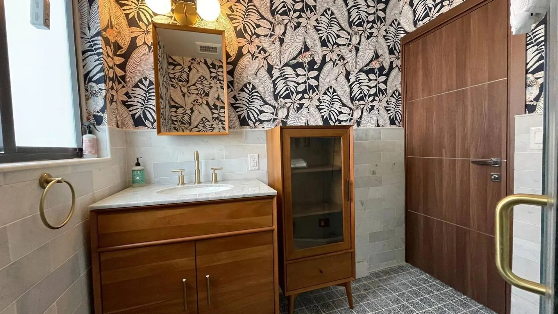 Experience Magic: Tropical Pool Escape Casa vacanze