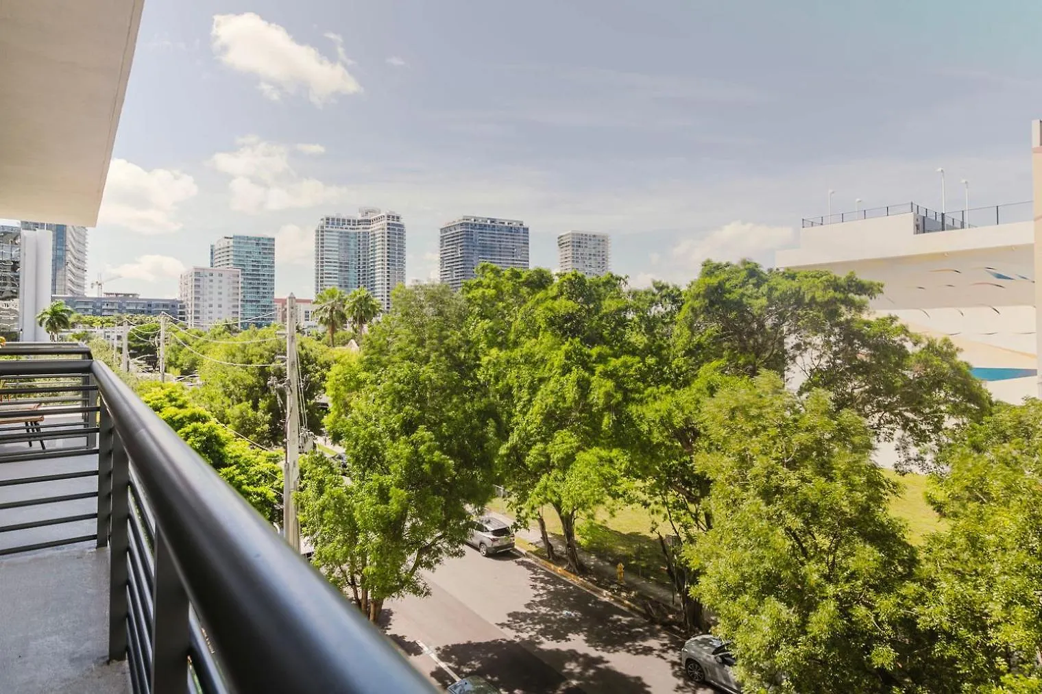 Blueground Edgewater Pool Ac Balcony Gym Mia-111 Apartmán