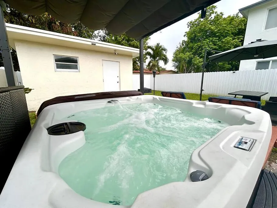 Modern W Jacuzzi Near Wynwood-design District-mia Airport Vakantiehuis Miami