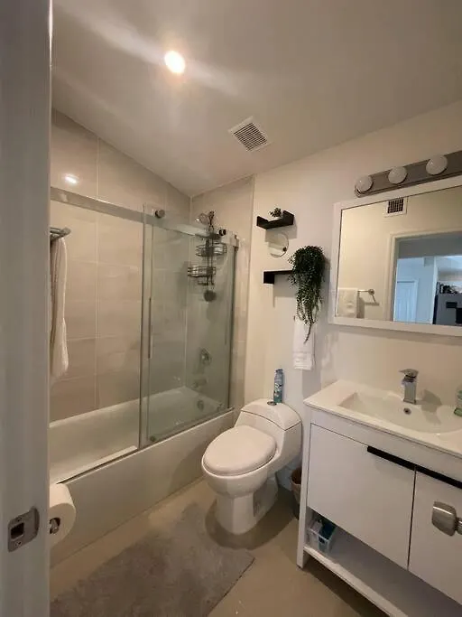 Modern W Jacuzzi Near Wynwood-design District-mia Airport Vakantiehuis