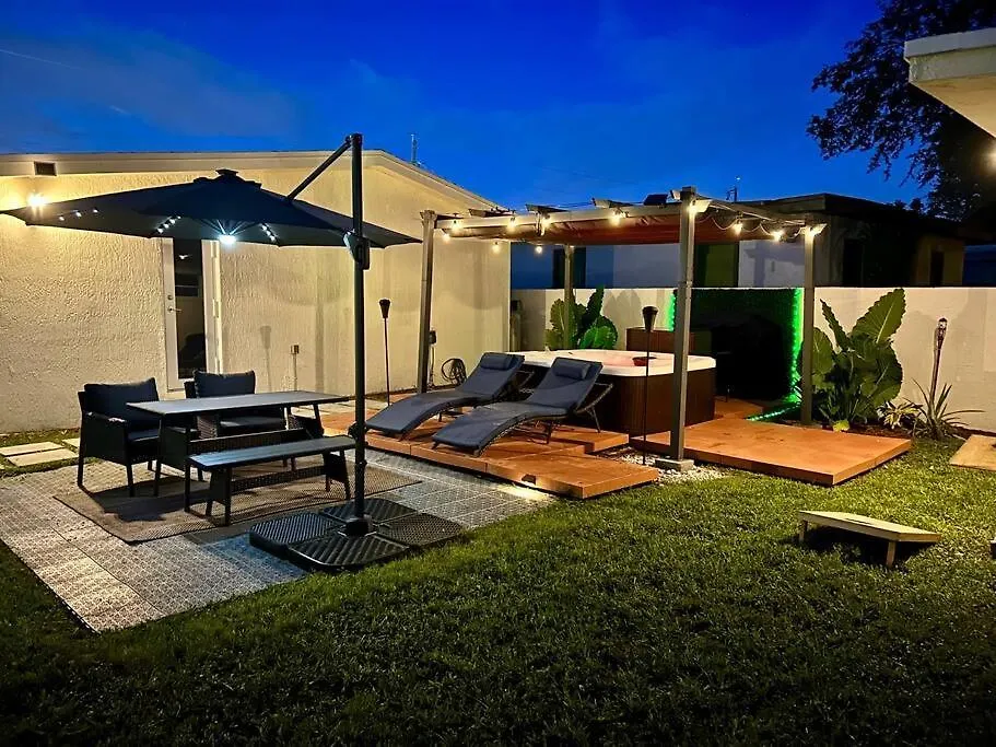 Modern W Jacuzzi Near Wynwood-design District-mia Airport Vakantiehuis