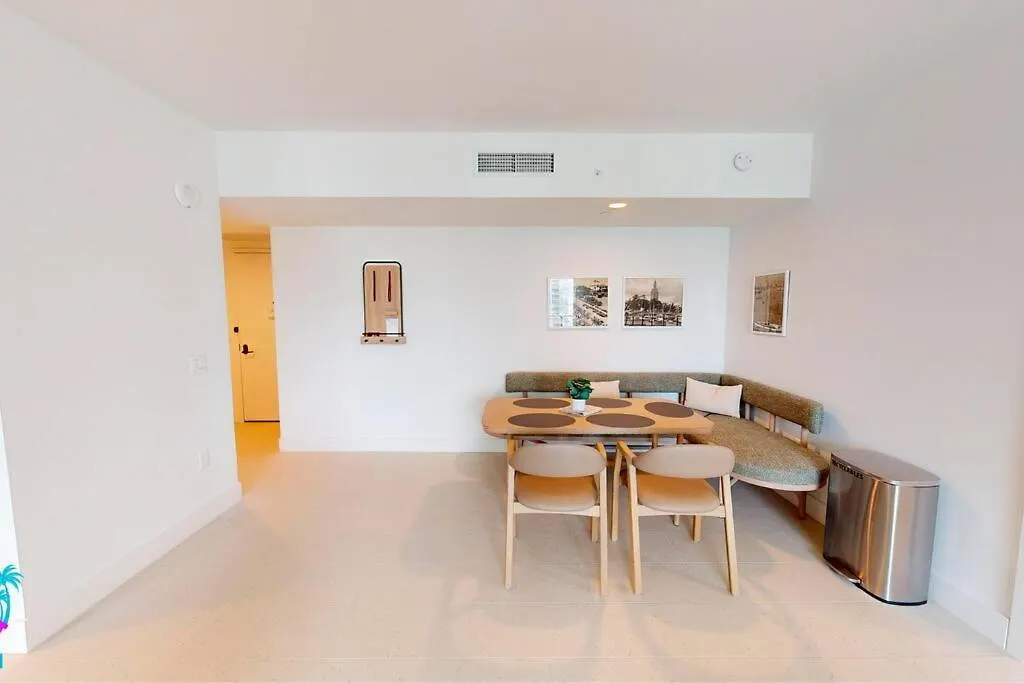 Stunning 2 Bed 2 Bath W Balcony & Incredible Views 아파트 *