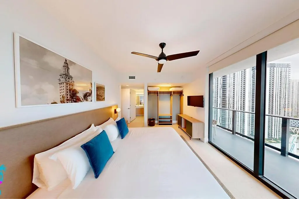 Stunning 2 Bed 2 Bath W Balcony & Incredible Views 마이애미