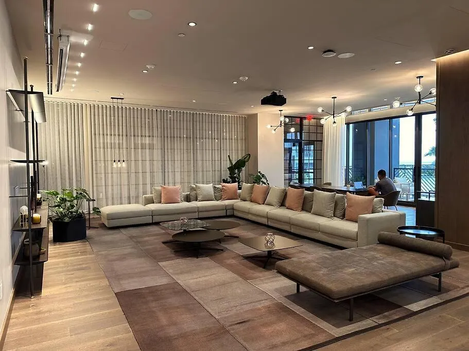 Stunning 2 Bed 2 Bath W Balcony & Incredible Views 아파트