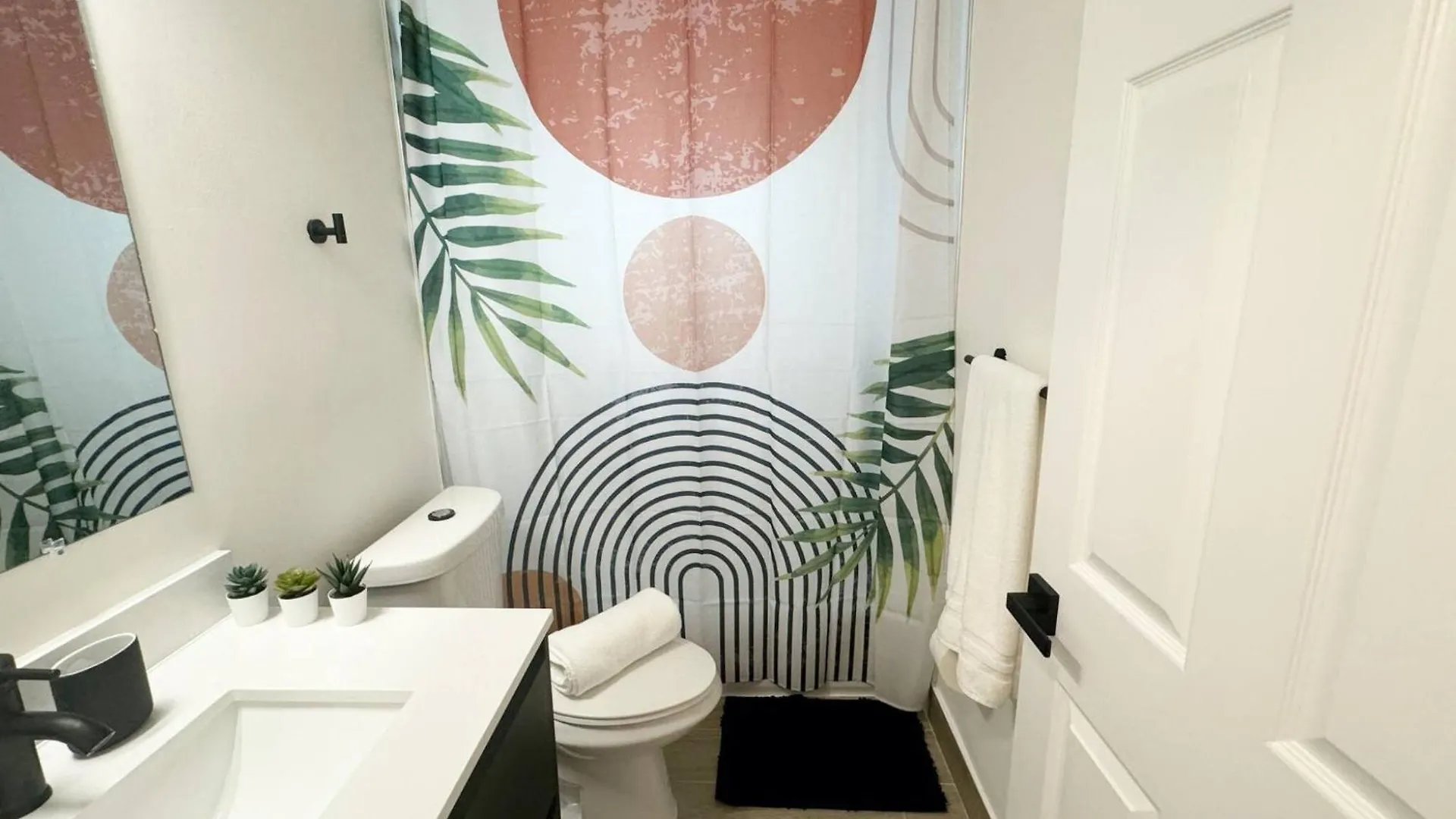 Stylish Serenity: Wynwood Oasis Retreat *