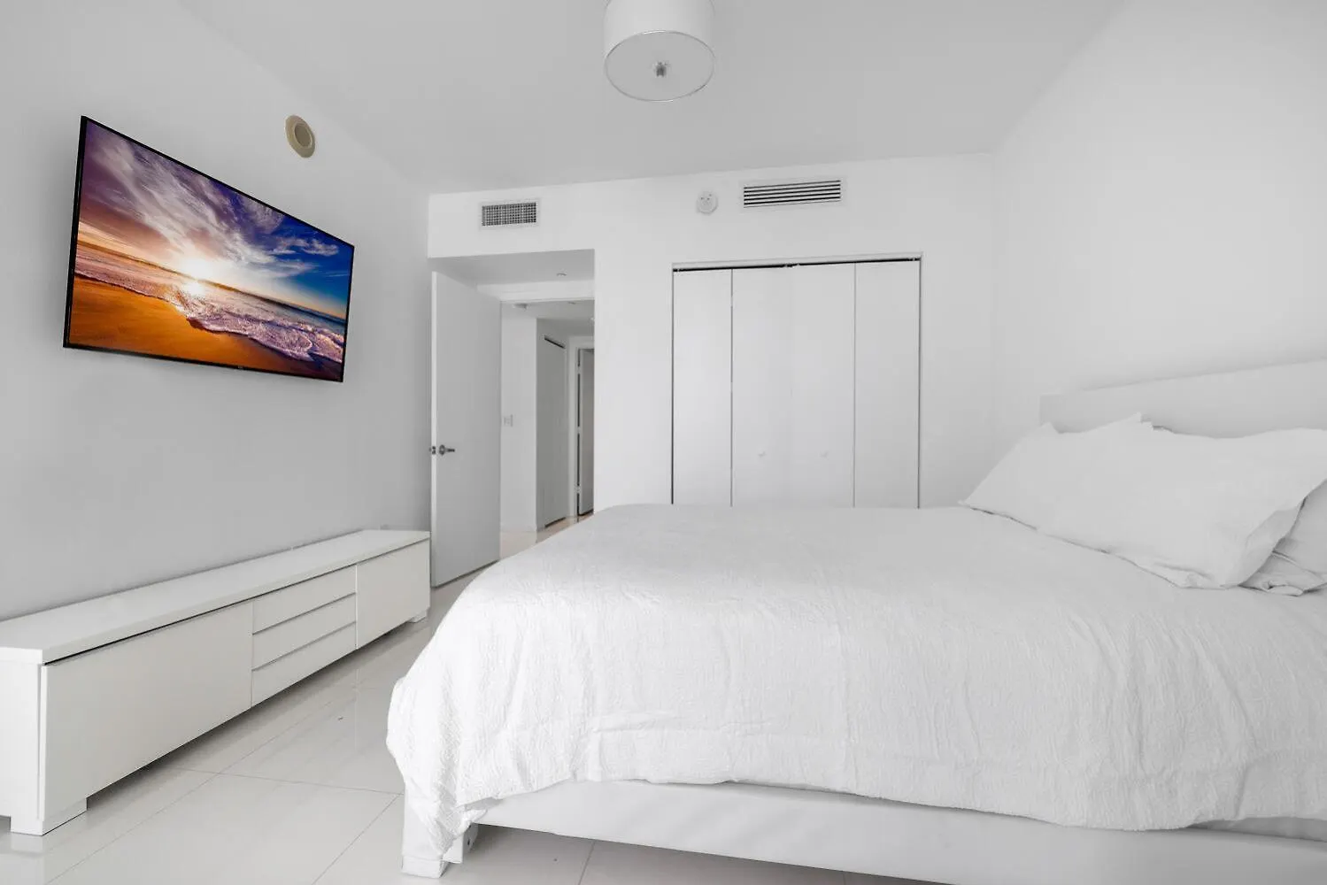Large In W With Bay Views Apartman