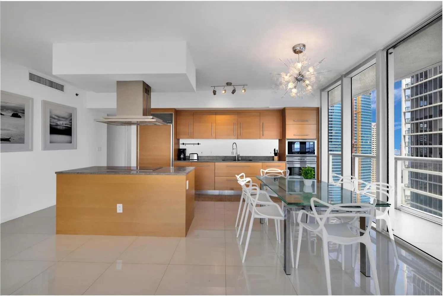 Large In W With Bay Views Apartman *