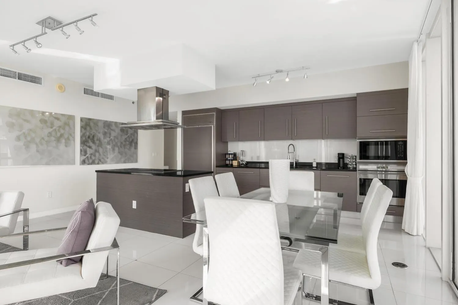 Large In W With Bay Views