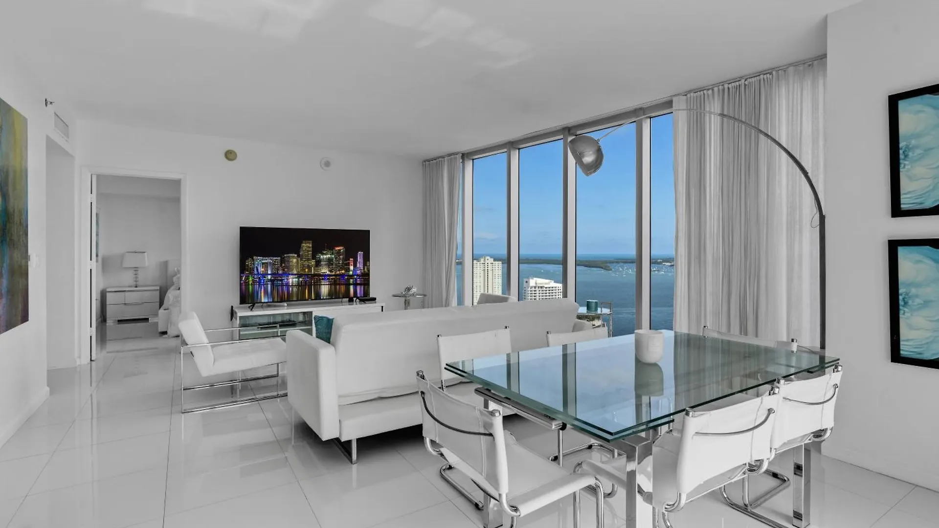 Large In W With Bay Views
