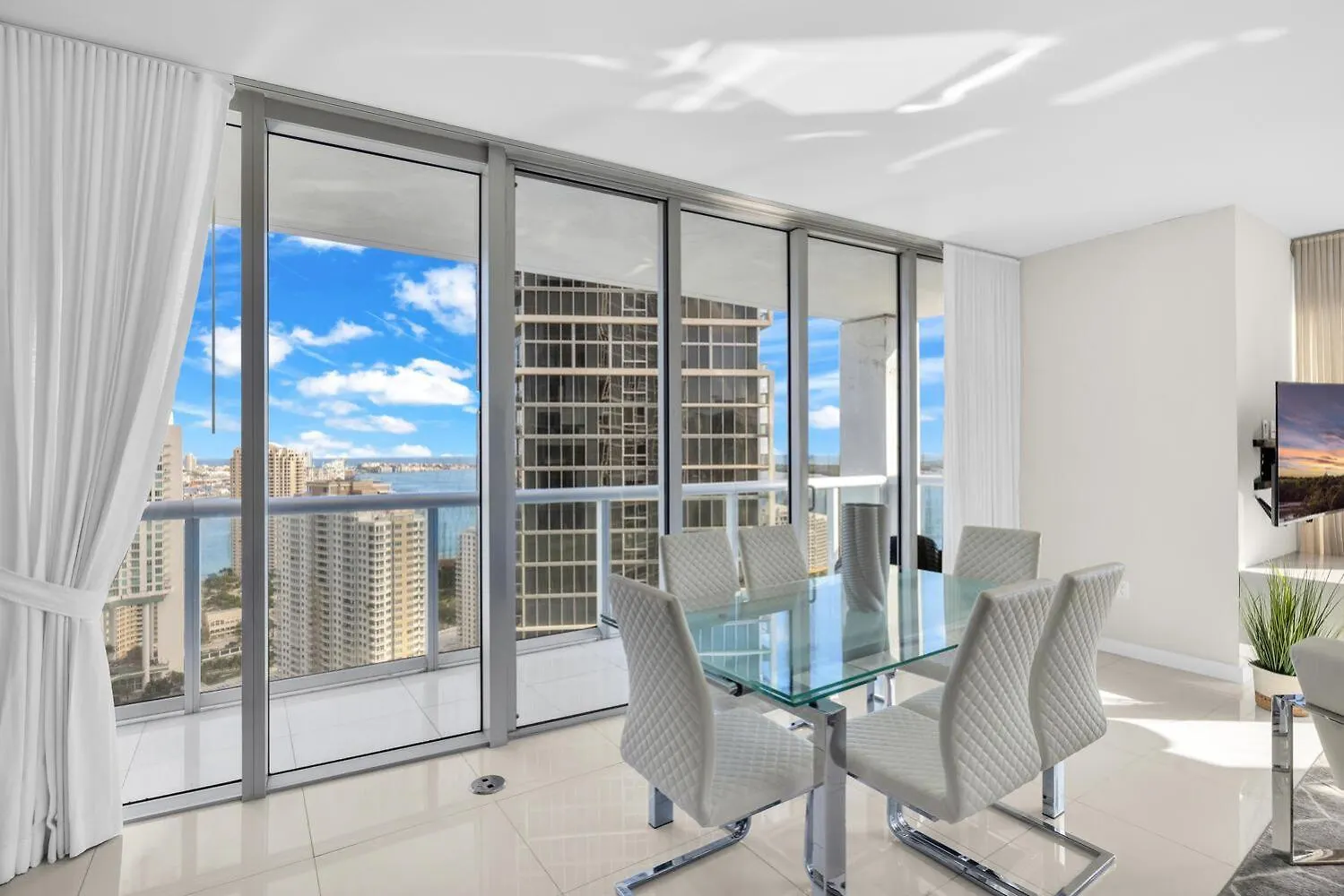 Large In W With Bay Views *
