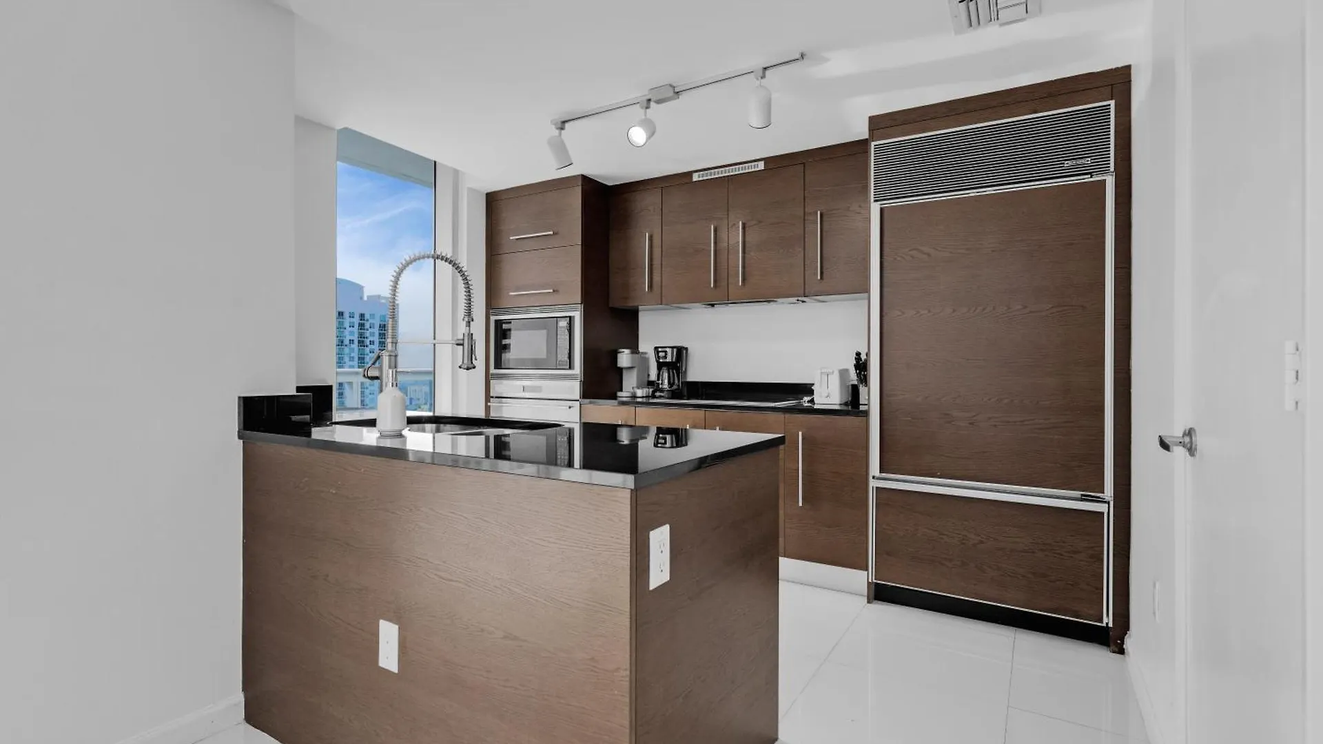 Large In W With Bay Views Apartman *