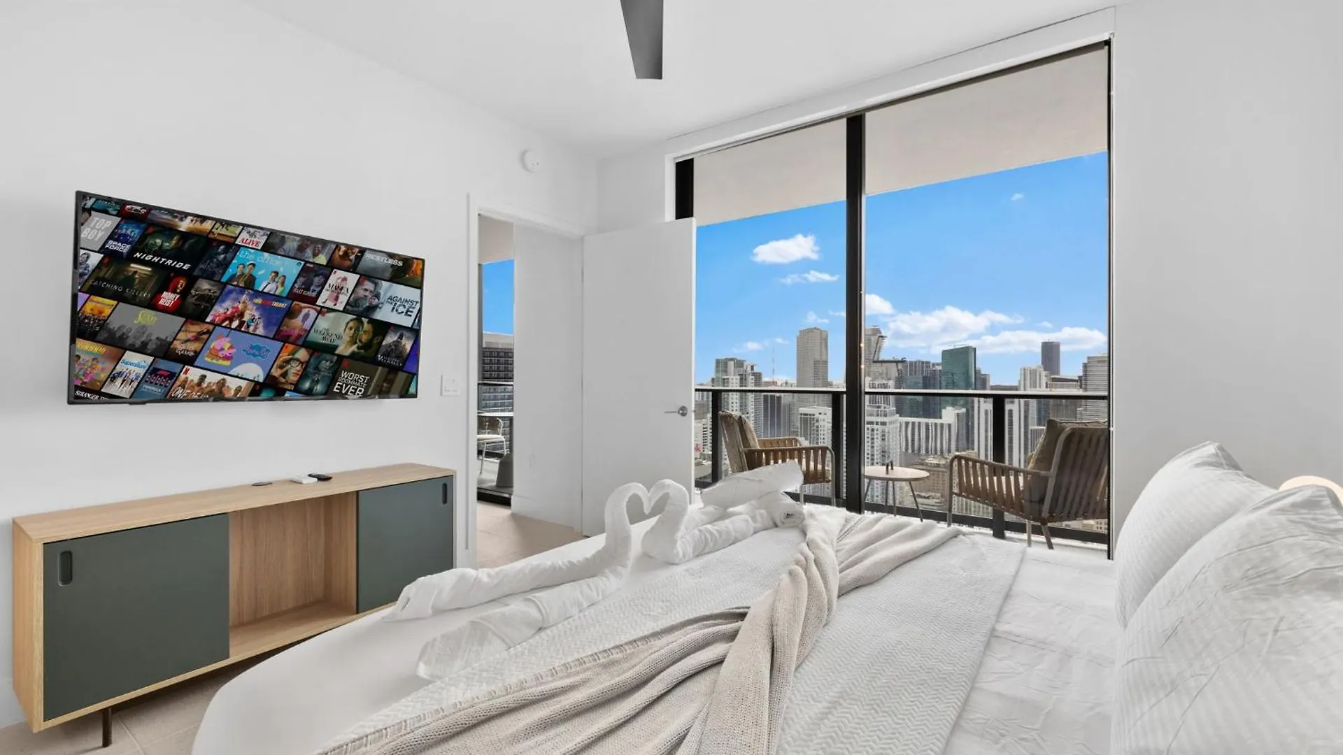 Luxury Panoramic Views - The Ultimate Downtown Getaway 아파트 *