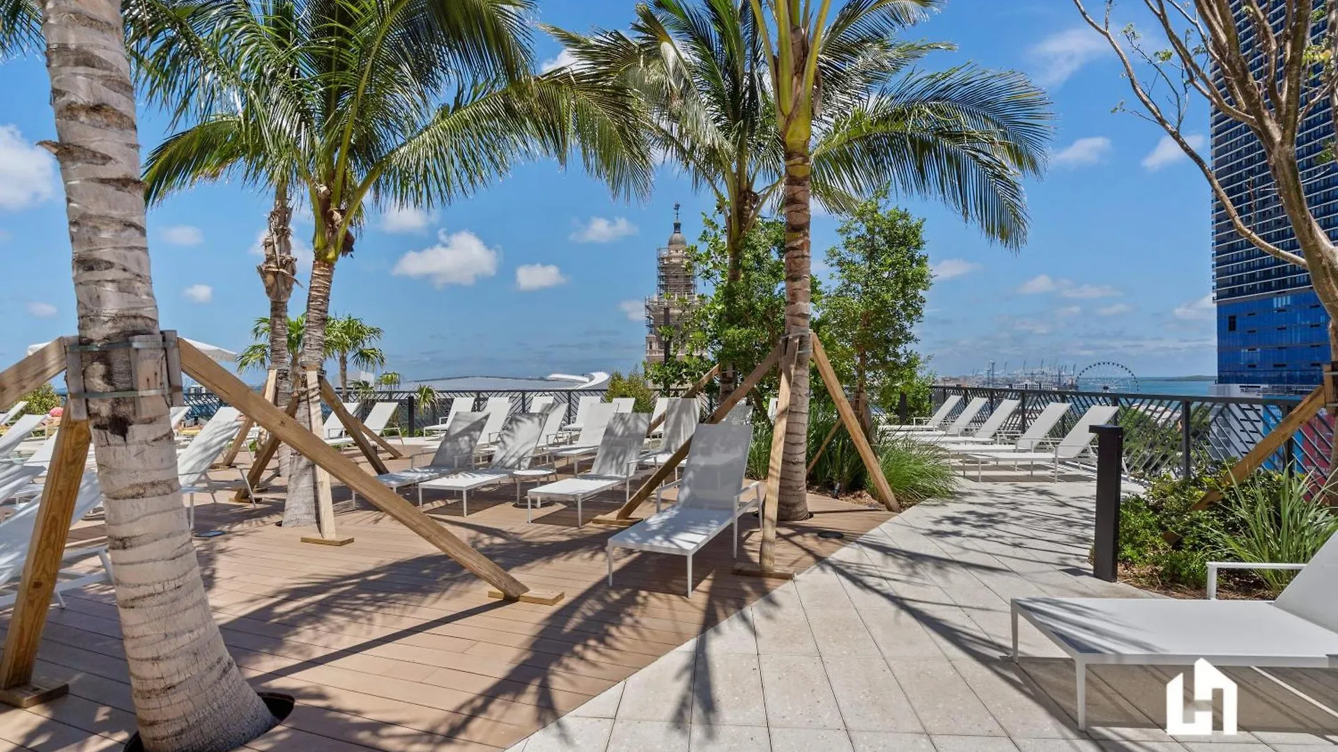 Stylish With Partial Ocean Views In Downtown! * Miami